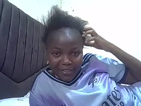 Snapshot of pretty_vivy chatting on 02.17.25 pretty vivy online show from 02.17.25