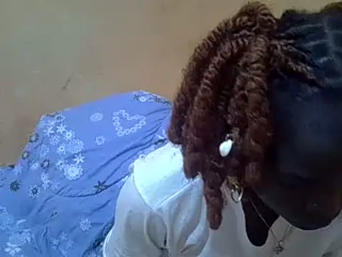 Snapshot of pretty_vivy chatting on 02.23.25 pretty vivy online show from 02.23.25