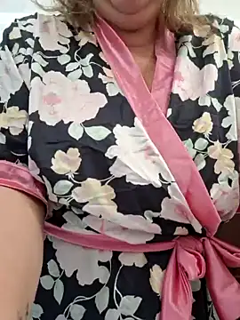 Snapshot of Mara-24 chatting on 01.08.25 Mara-24 online show from 01.08.25