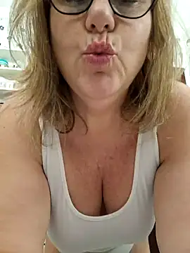 Snapshot of Mara-24 chatting on 01.18.25 Mara-24 online show from 01.18.25