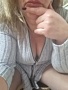 Snapshot of Mara-24 chatting on 03.20.25 Mara-24 online show from 03.20.25