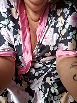 Snapshot of Mara-24 chatting on 10.31.25 Mara-24 online show from 10.31.25