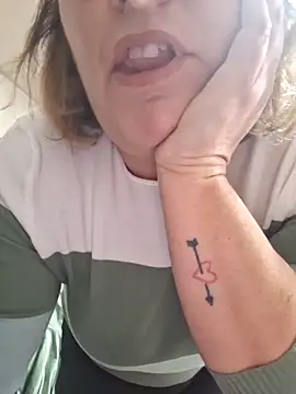 Snapshot of Mara-24 chatting on 12.16.25 Mara-24 online show from 12.16.25