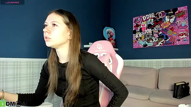 Nicole Charm online show from 02.05.26