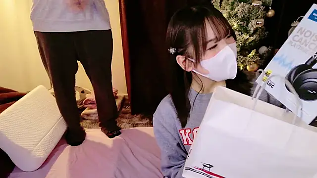 Snapshot of mari_tan_ch chatting on 12.25.24 mari tan ch online show from 12.25.24