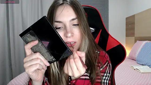 Snapshot of Naughty_Annn chatting on 12.19.25 Naughty Annn online show from 12.19.25