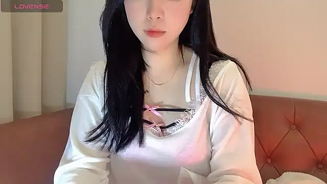 NickiBloom online show from 01.04.25