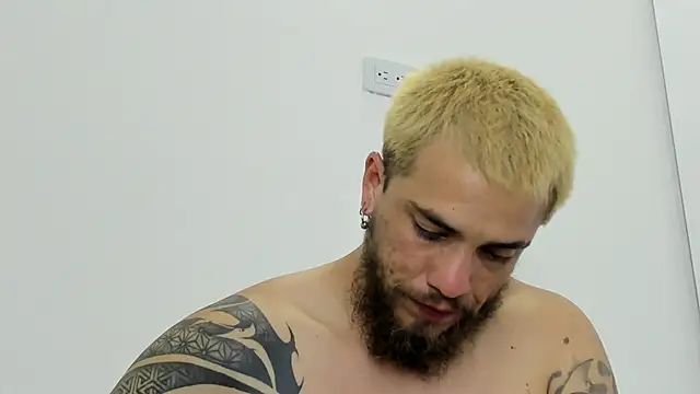 Snapshot of Beard_xox chatting on 06.11.26 Beard xox online show from 06.11.26
