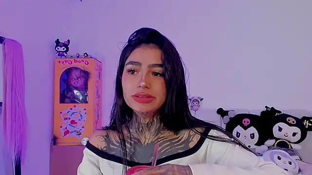 Snapshot of shadowcatt_ chatting on 11.04.25 shadowcatt online show from 11.04.25