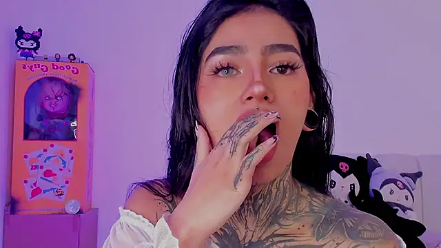 Snapshot of shadowcatt_ chatting on 11.05.25 shadowcatt online show from 11.05.25