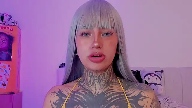 Snapshot of shadowcatt_ chatting on 11.17.25 shadowcatt online show from 11.17.25