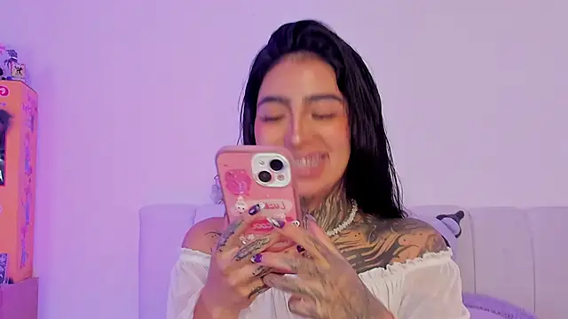 Snapshot of shadowcatt_ chatting on 11.28.25 shadowcatt online show from 11.28.25