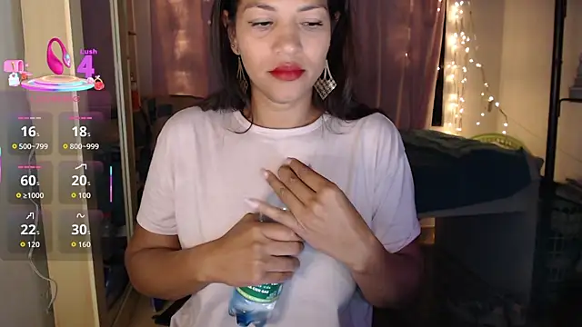 Snapshot of makennaa_ chatting on 10.15.25 makennaa online show from 10.15.25