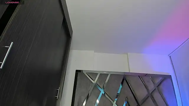 samaay07  online show from 10.25.25