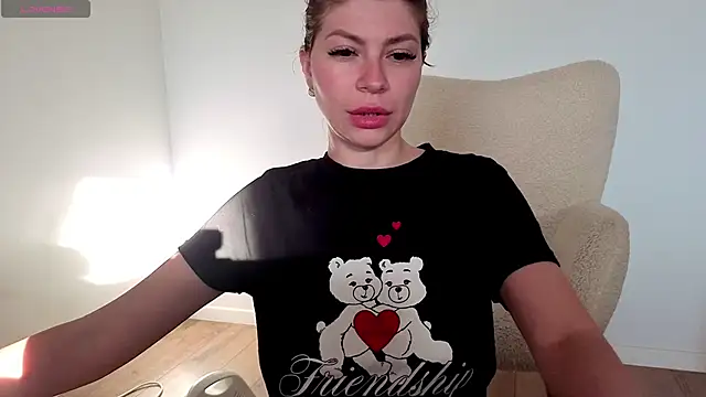 Jullyenn3 online show from 05.04.26