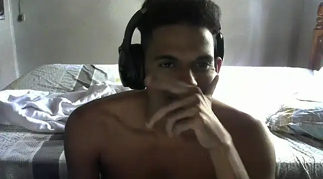 Snapshot of RenziTatte chatting on 12.12.24 RenziTatte online show from 12.12.24