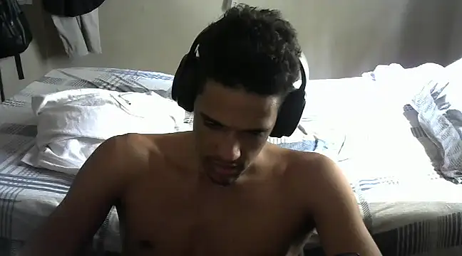 Snapshot of RenziTatte chatting on 02.28.25 RenziTatte online show from 02.28.25