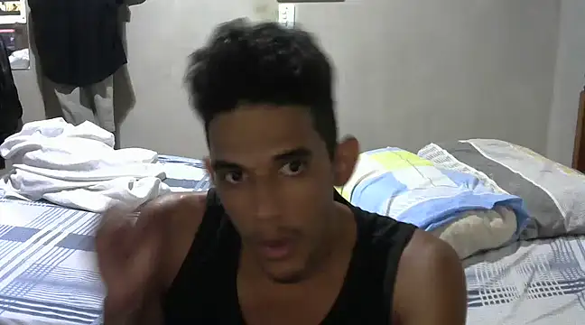 Snapshot of RenziTatte chatting on 02.28.25 RenziTatte online show from 02.28.25