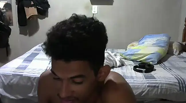 Snapshot of RenziTatte chatting on 03.05.25 RenziTatte online show from 03.05.25