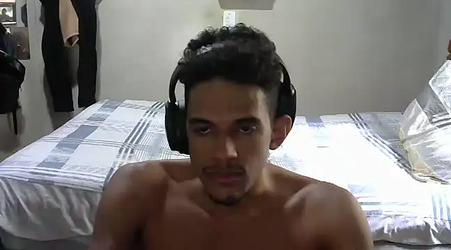 Snapshot of RenziTatte chatting on 03.05.25 RenziTatte online show from 03.05.25