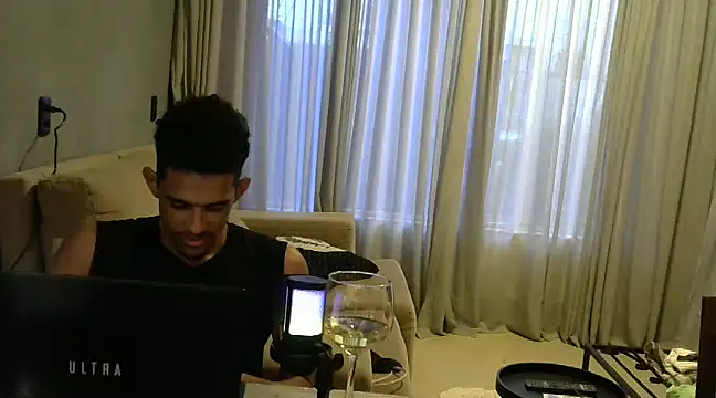 Snapshot of RenziTatte chatting on 03.08.25 RenziTatte online show from 03.08.25