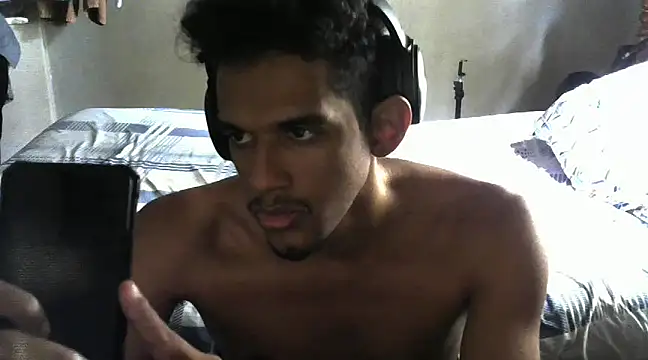 Snapshot of RenziTatte chatting on 03.11.25 RenziTatte online show from 03.11.25