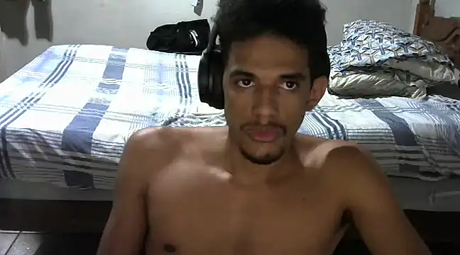 Snapshot of RenziTatte chatting on 03.15.25 RenziTatte online show from 03.15.25