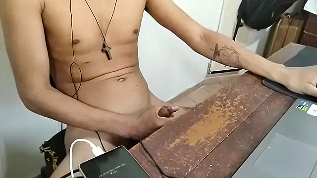 Snapshot of RenziTatte chatting on 10.17.25 RenziTatte online show from 10.17.25