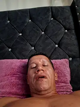 Snapshot of leoytessa_10 chatting on 10.09.25 leoytessa 10 online show from 10.09.25