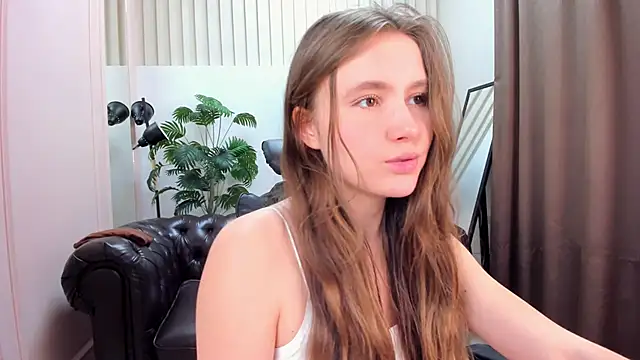 Snapshot of MaryannSoftt chatting on 02.05.25 MaryannSoftt online show from 02.05.25