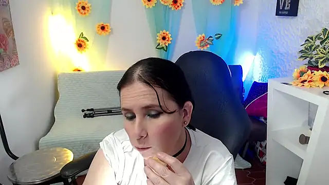 victoria jones online show from 03.07.25