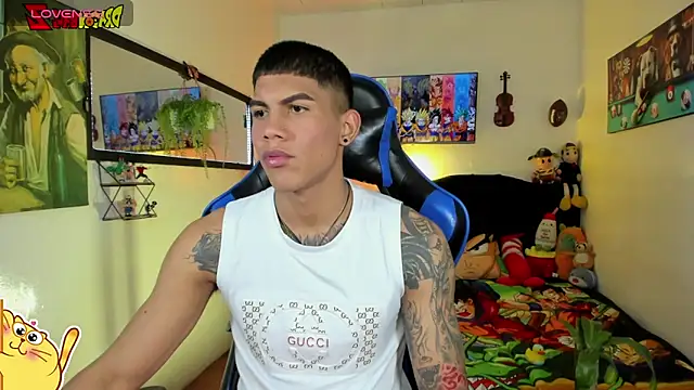 Snapshot of Damian_latinxxx chatting on 05.13.26 Damian latinxxx online show from 05.13.26