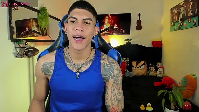 Snapshot of Damian_latinxxx chatting on 05.15.26 Damian latinxxx online show from 05.15.26