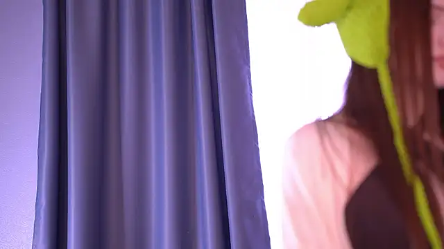 Snapshot of Bellacle chatting on 05.31.26 Bellacle online show from 05.31.26