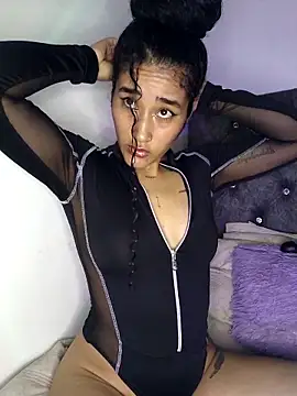 Snapshot of jaderossxx chatting on 11.18.25 jaderossxx online show from 11.18.25