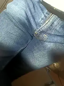 Snapshot of franko1987 chatting on 03.01.25 franko1987 online show from 03.01.25