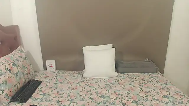 Snapshot of kimberlyjamexxx chatting on 10.17.25 kimberlyjamexxx online show from 10.17.25