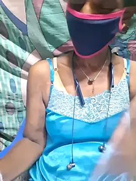 Snapshot of Tamil--Rani chatting on 10.30.25 Tamil--Rani online show from 10.30.25