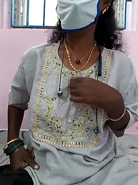 Snapshot of Tamil--Rani chatting on 11.28.25 Tamil--Rani online show from 11.28.25