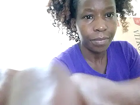 Snapshot of Claris2 chatting on 09.25.25 Claris2 online show from 09.25.25