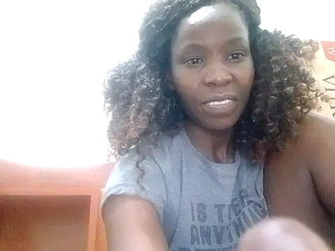 Snapshot of Claris2 chatting on 10.10.25 Claris2 online show from 10.10.25