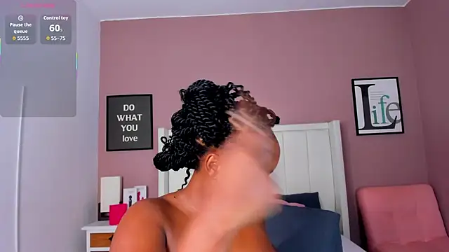 Britanymooree online show from 11.25.25