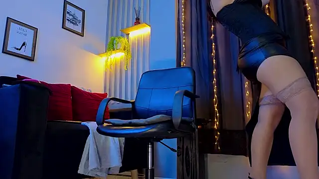 Snapshot of selena_rogue chatting on 02.10.26 selena rogue online show from 02.10.26