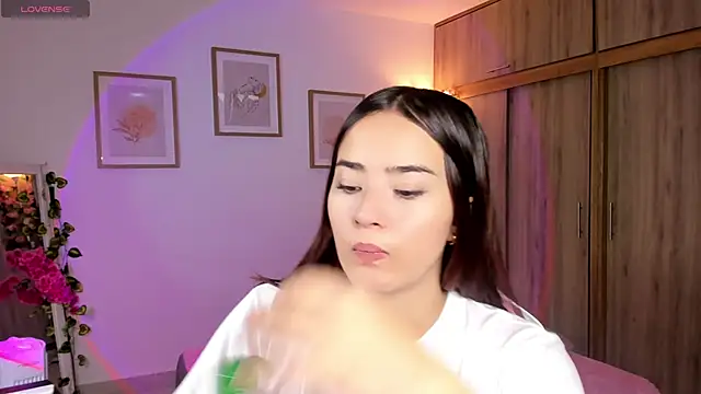 Snapshot of Veronica_isaza__ chatting on 09.25.25 Veronica isaza online show from 09.25.25