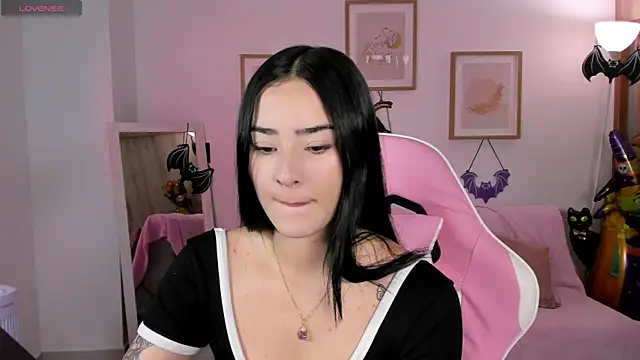 Snapshot of Veronica_isaza__ chatting on 10.05.25 Veronica isaza online show from 10.05.25