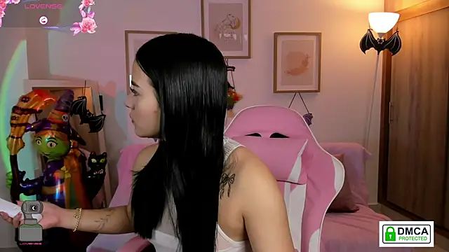 Snapshot of Veronica_isaza__ chatting on 10.07.25 Veronica isaza online show from 10.07.25