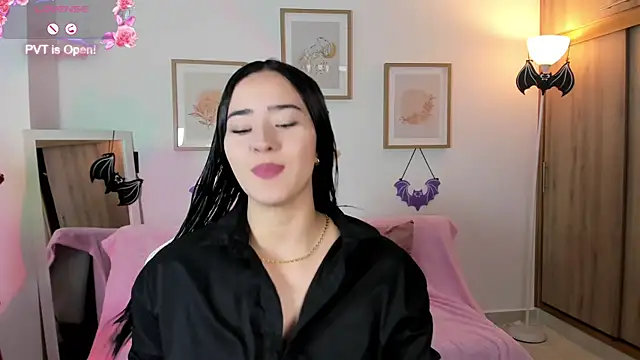 Snapshot of Veronica_isaza__ chatting on 10.15.25 Veronica isaza online show from 10.15.25