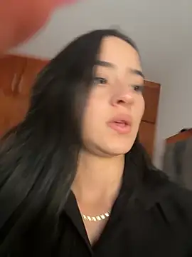 Snapshot of Veronica_isaza__ chatting on 10.17.25 Veronica isaza online show from 10.17.25