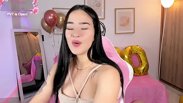 Snapshot of Veronica_isaza__ chatting on 10.24.25 Veronica isaza online show from 10.24.25