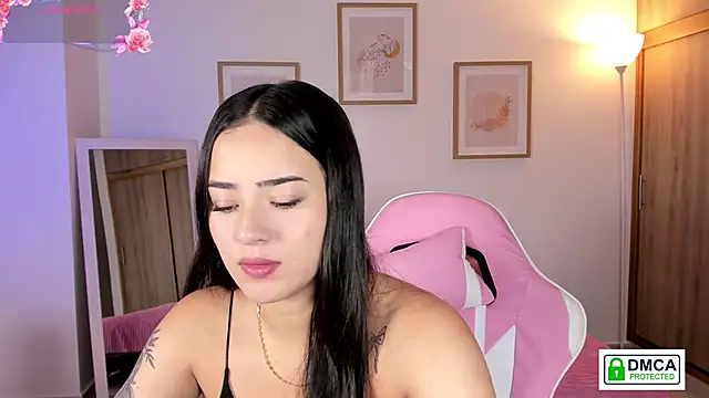 Snapshot of Veronica_isaza__ chatting on 11.04.25 Veronica isaza online show from 11.04.25